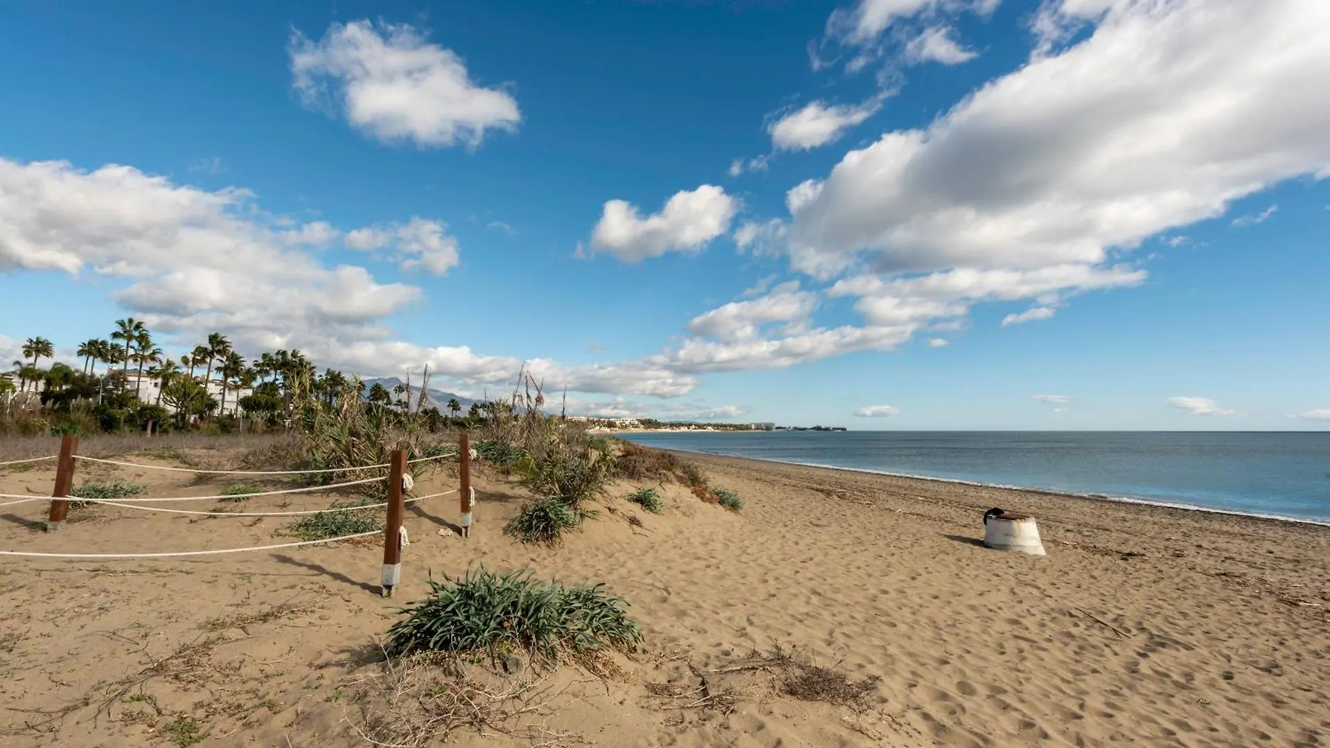 Afrodite Apartment - Frontline Beach Estepona 0*,  Spanien