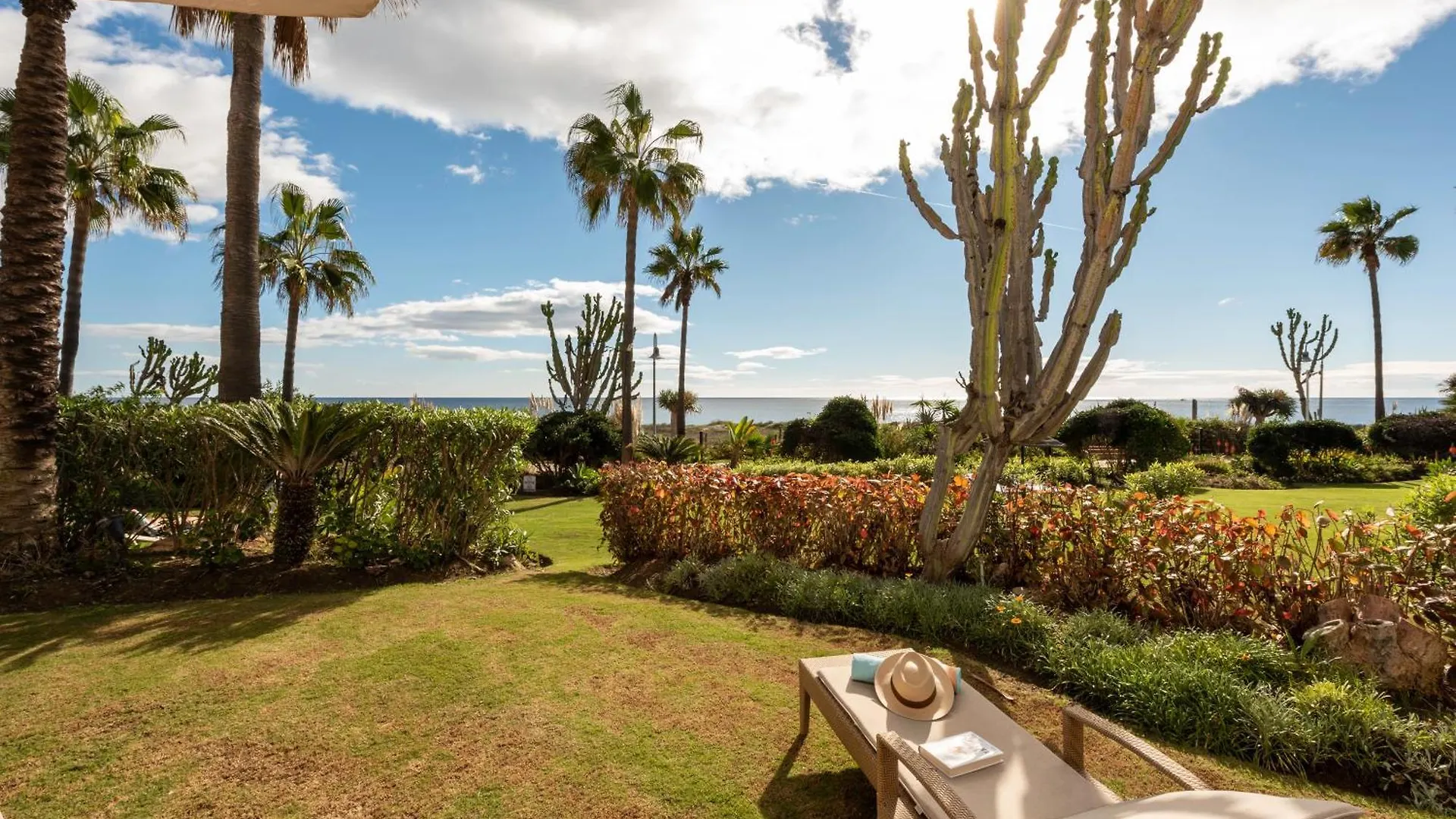Afrodite Apartment - Frontline Beach Estepona 0*,  Spanien