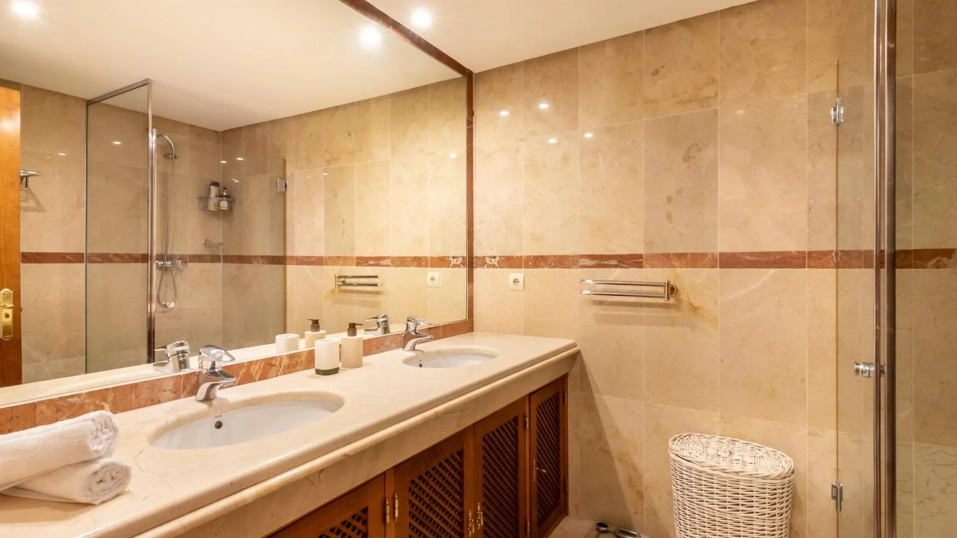 Afrodite Apartment - Frontline Beach Estepona Spanien