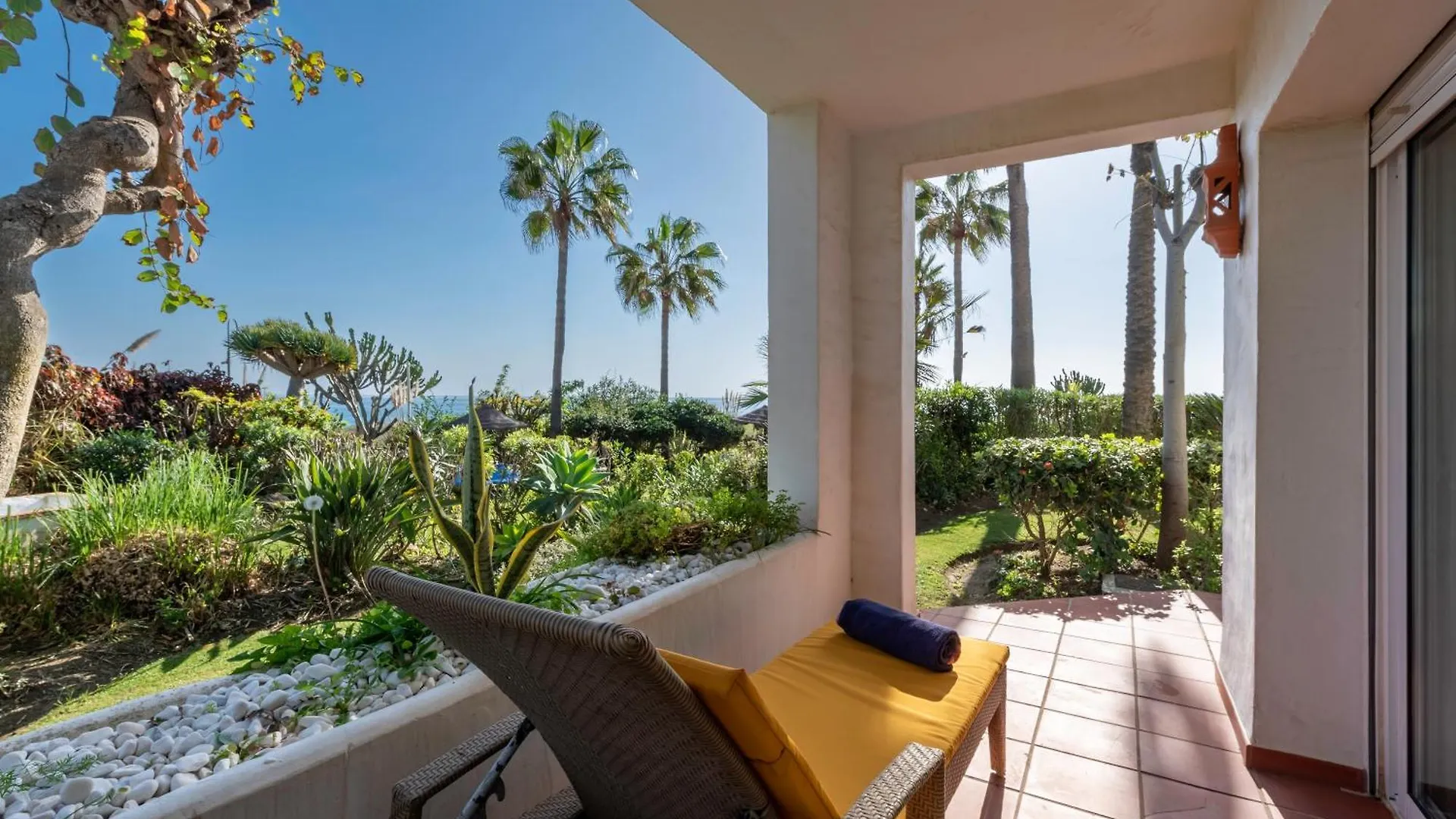 Afrodite Apartment - Frontline Beach Estepona Spanien