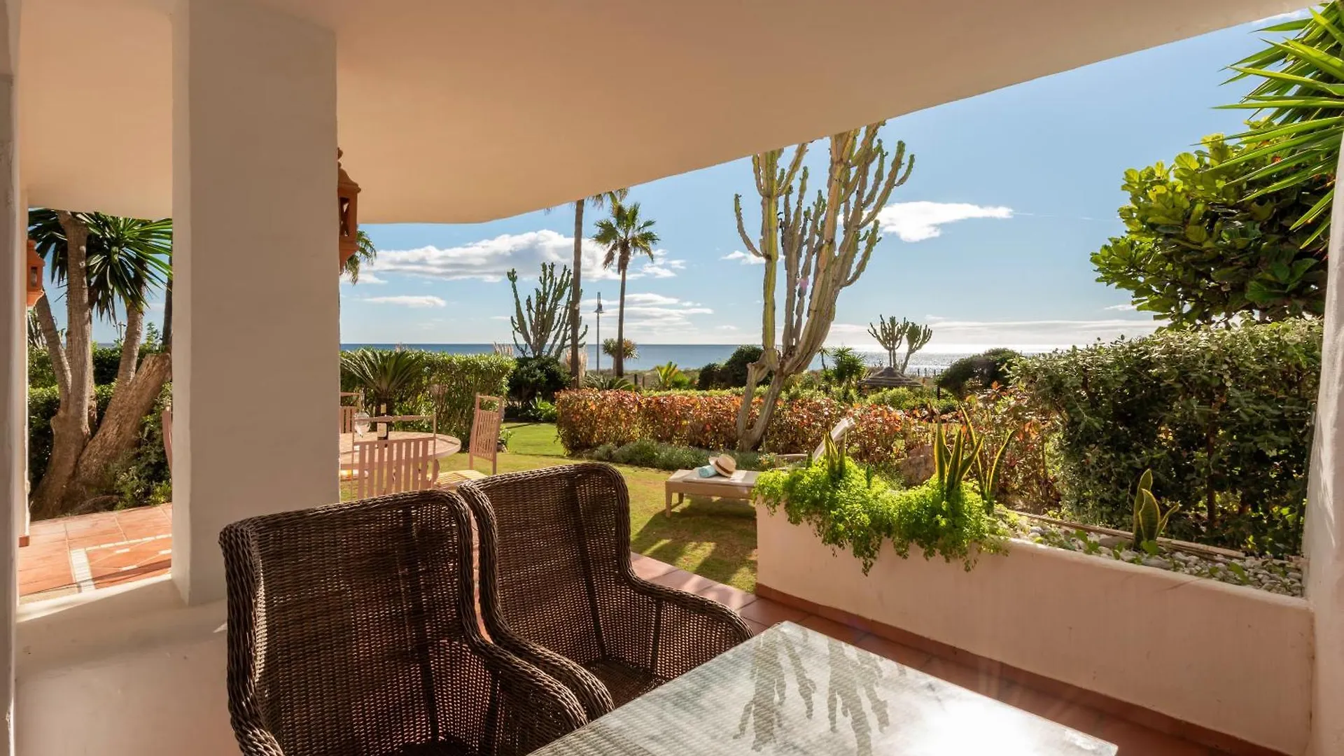 Afrodite Apartment - Frontline Beach Estepona Spanien